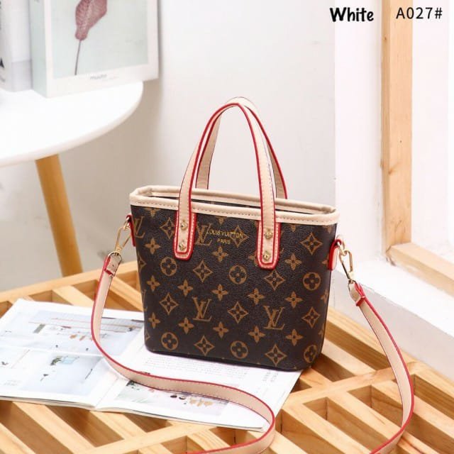 *Tas Louis Vuitton Hanson Bag A027 Semi Premium* Harga : Rp 250.000. Warna: Black, Red, White ...